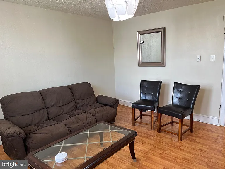 1422 Fanshawe St #2 — Photo 8