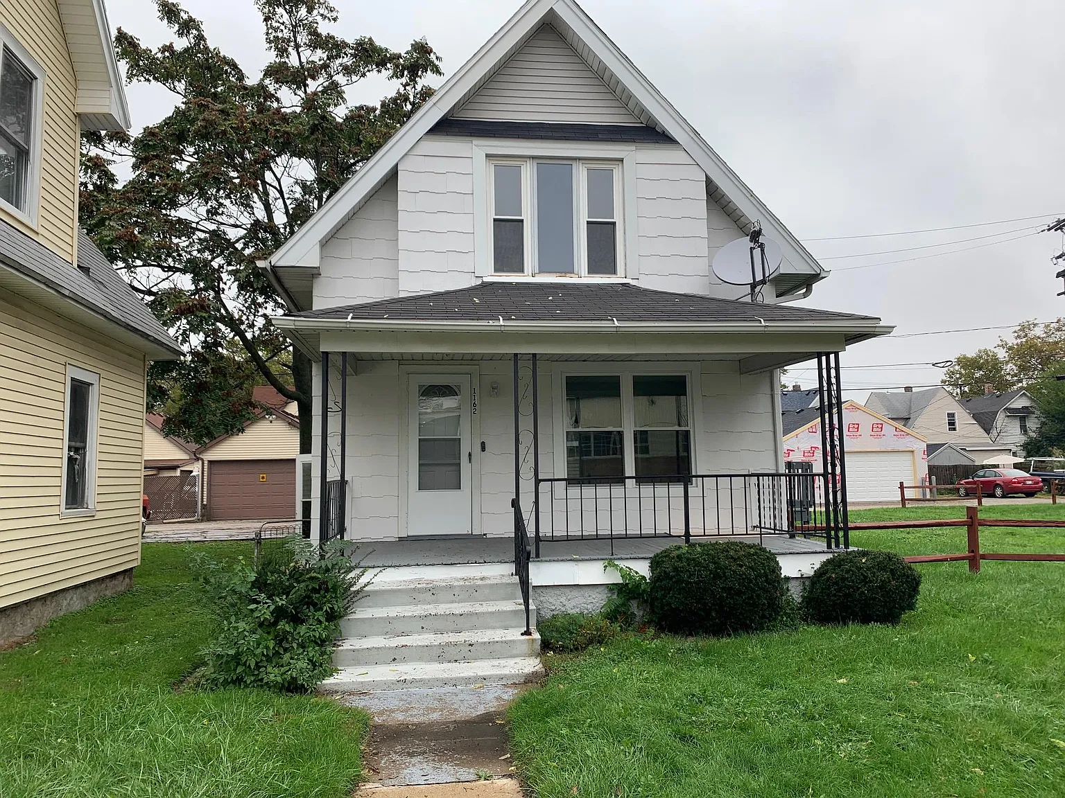 1162 Griffin St photo 1