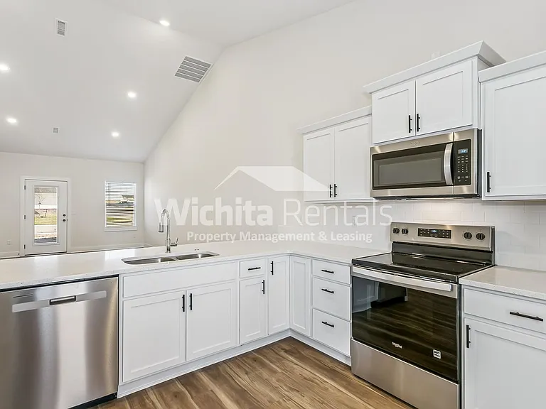 1742 - 1744 S. Hickory Creek St. — Photo 5