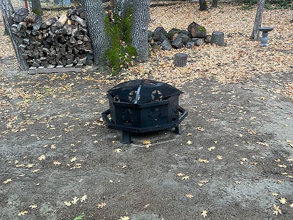FIRE PIT OUTSIDE. RELAX AND ENJOY.
