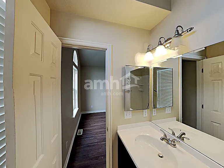 1452 S Stoker Ln — Photo 12