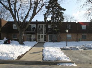 655 Grove Dr APT 208, Buffalo Grove, IL 60089