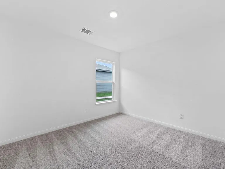 120 Morrison Dr — Photo 6