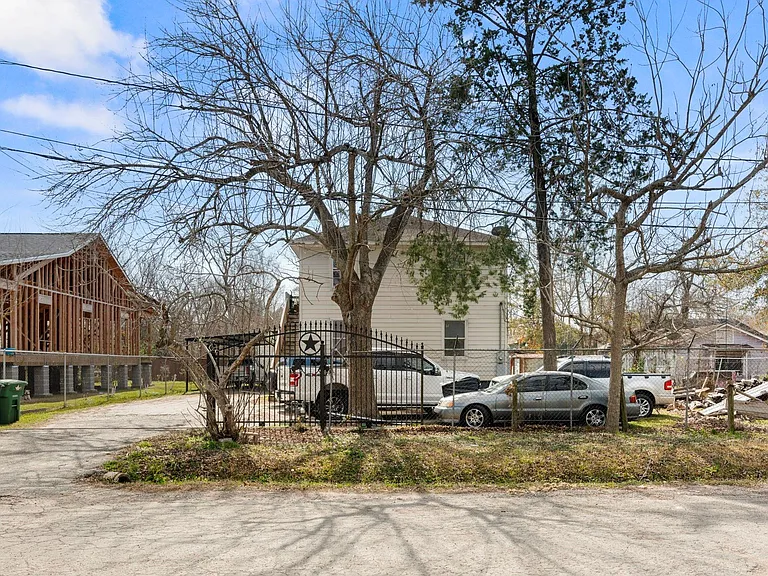 2444 Margaret St #A — Photo 4