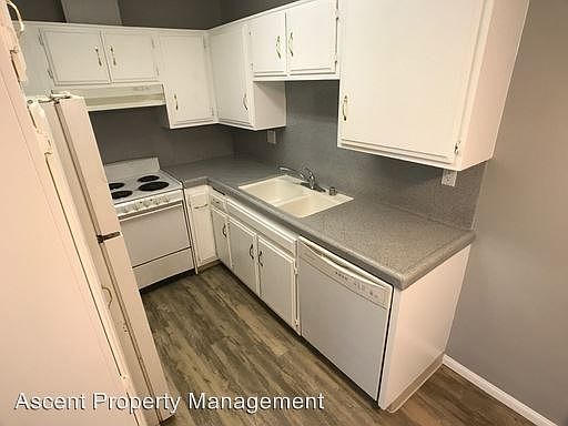 2nd image of 3345 Herman Ave APT 4