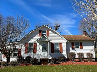 19 Pine Rd, Grove City, PA 16127