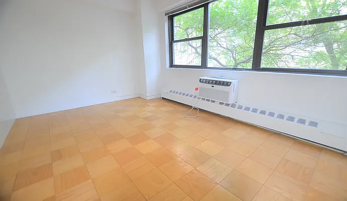 Rented by Manhattan Realty Group | media 15