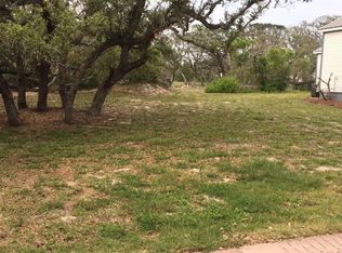 27 Old Cottage Beach Dr, Rockport, TX 78382