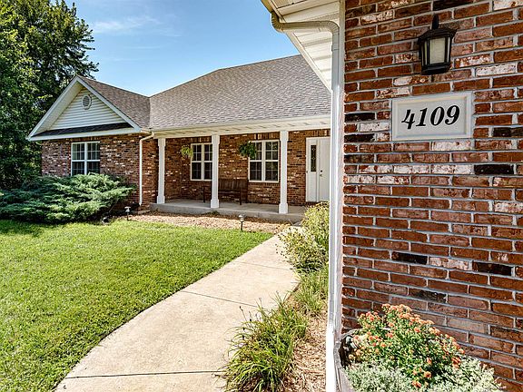 2nd image of 4109 Watertown Pl