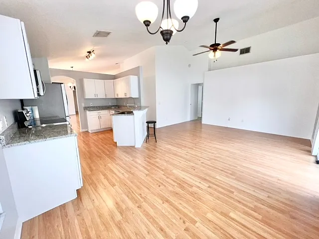 4403 Brookdale Ct — Photo 8