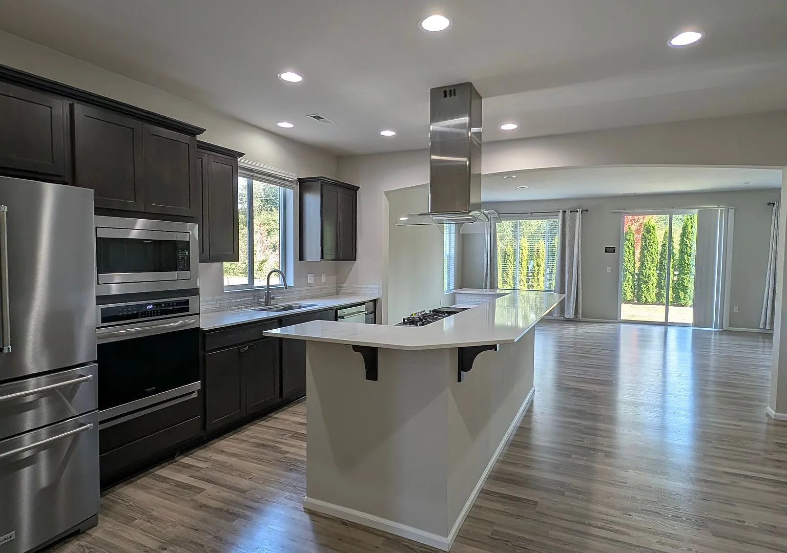 HUGE 4 Bedroom House with Bonus Room - Lake Steven Schools — Photo 3
