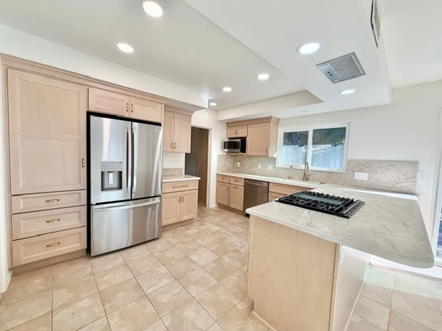Remodeled 4 bedroom home — Photo 4