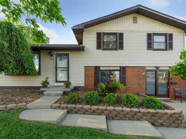 24630 Van Horn Rd, Brownstown, MI 48134
