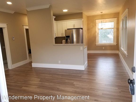 3rd image of 902 Washington Ave #7