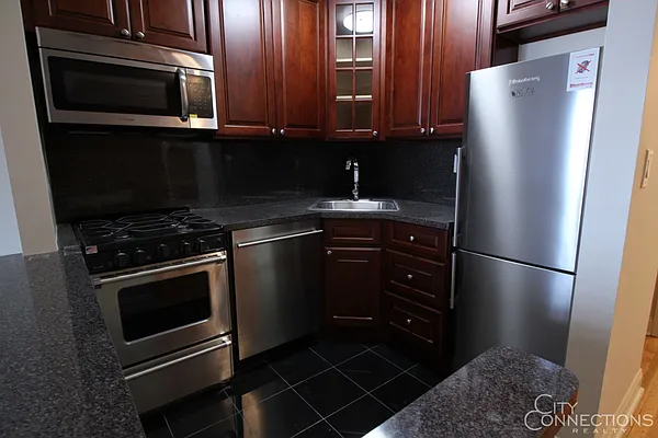 Rented by City Connections Realty | media 29