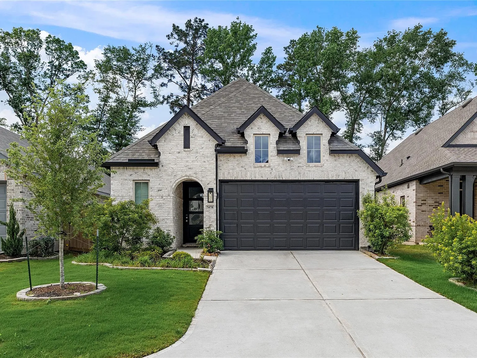 3 bed, 2.5 bath, 1917 sqft, $2,700 — Photo 1