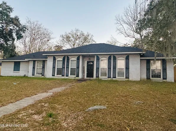 5255 N Shore Cir, Moss Point, MS 39563