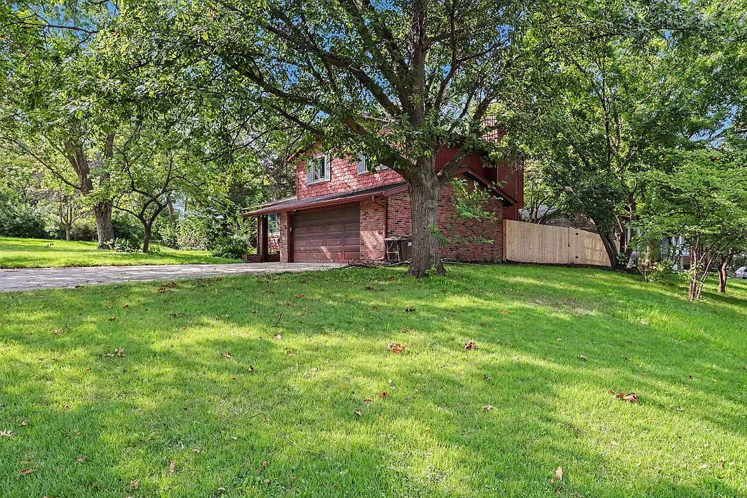 3 bed, 2224 sqft, $2,550 — Photo 3