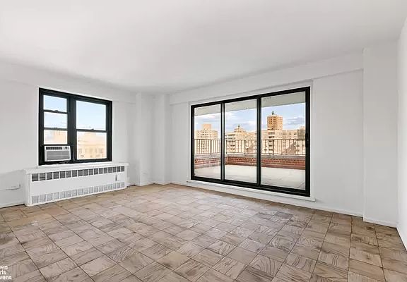 3rd image of 387 Grand St APT K1802