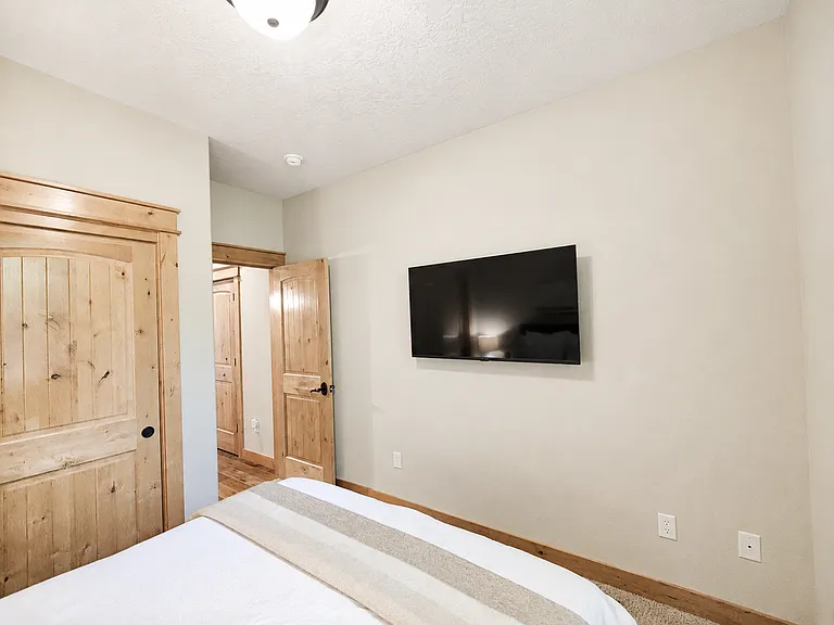 459 NW Broadway St — Photo 18