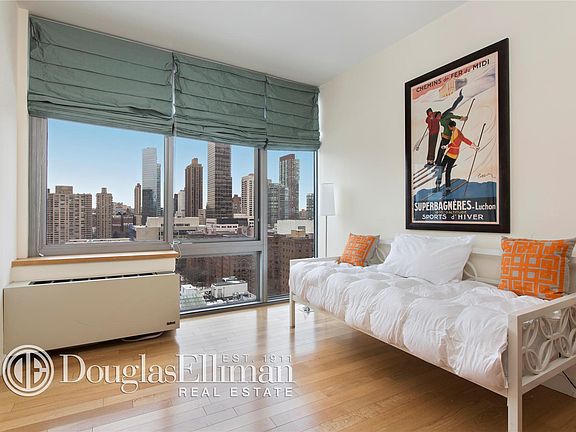 4th image of 225-227 W 60th St #19D