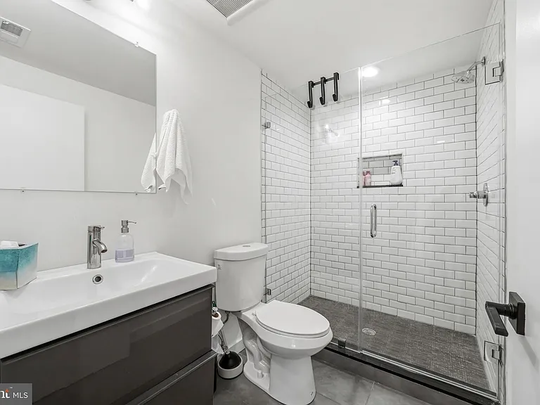 2604 Reed St — Photo 37