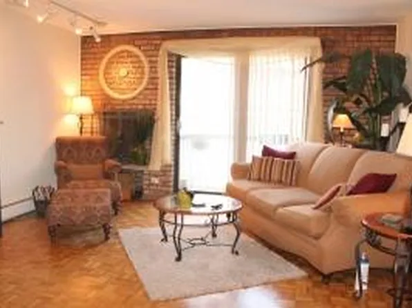 832 W Oakdale Ave APT 1H, Chicago, IL 60657