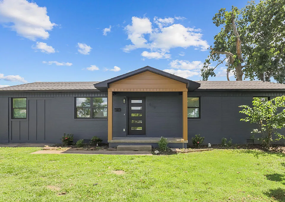 809 Carson Dr