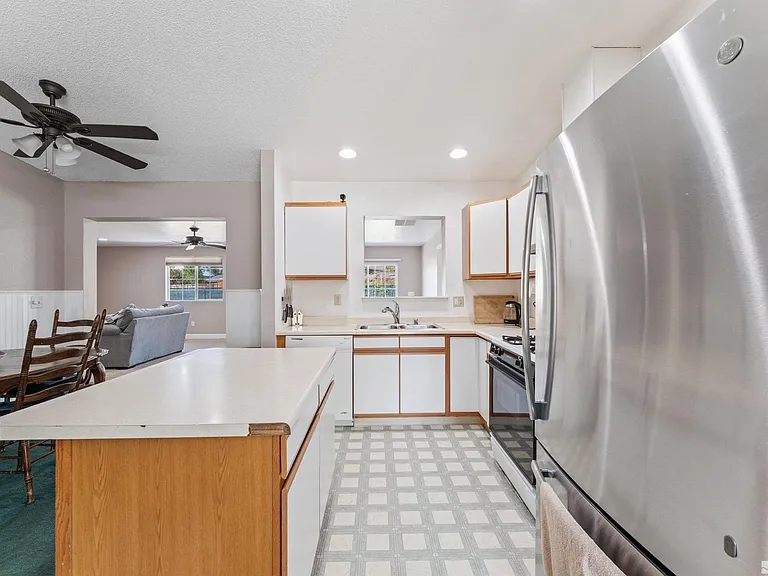 1380 Patricia Dr — Photo 13