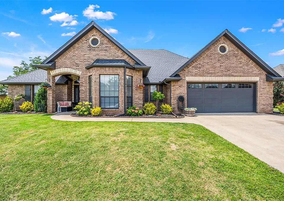1st image of 2837 Country Club Dr