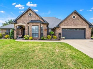 2837 Country Club Dr, Chickasha, OK 73018