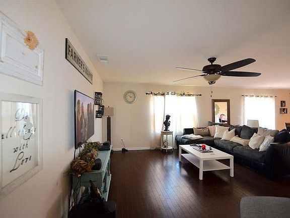 5th image of 518 Rock Island Way