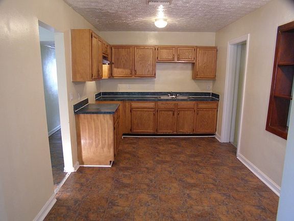 4th image of 1097 Woodstock Ave