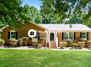 1100 Lightwood Dr, Matthews, NC 28105