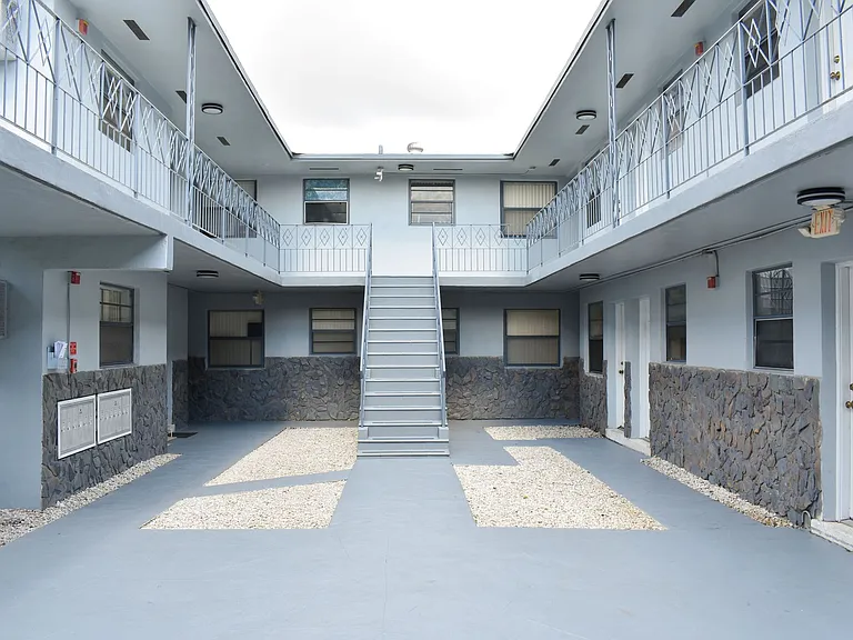 Danielle Apartments — Photo 11
