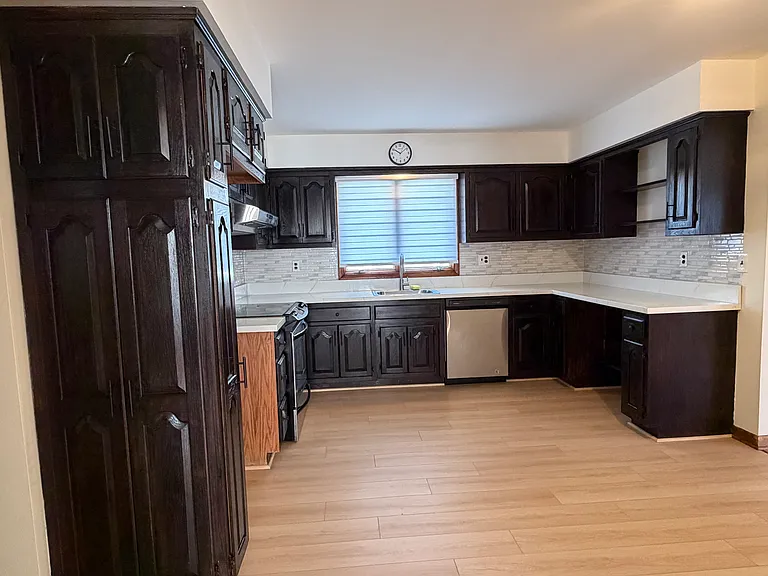 193 Banta Ave — Photo 8