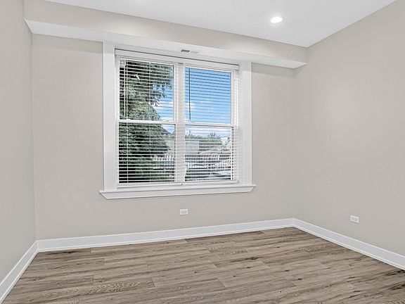2nd image of 4523 N Elston Ave #2R