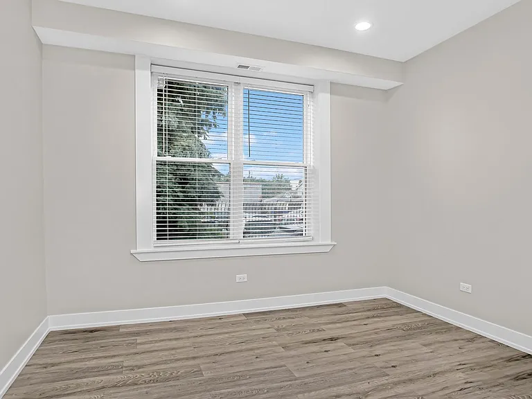 4523 N Elston Ave #1R — Photo 2
