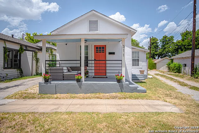 311 Alamosa Ave — Photo 3