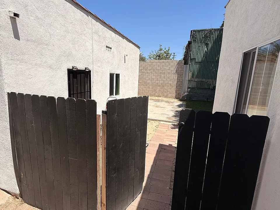415 N Murrietta Pl