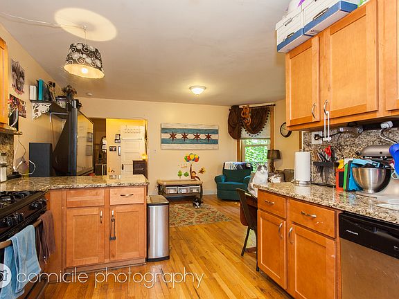 3rd image of 1531 W Leland Ave #1E
