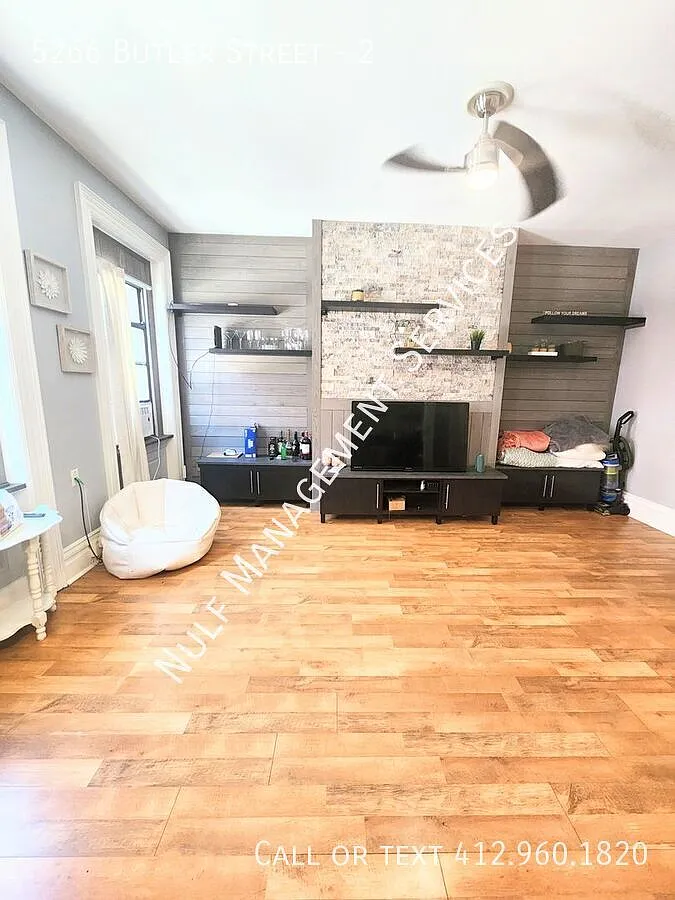Building Photo - 5266 Butler St #2