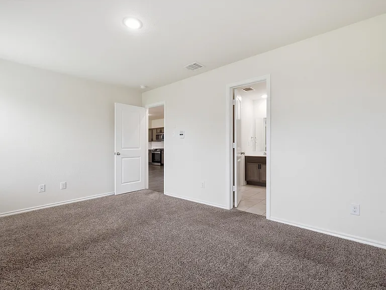 1810 Aslynn Cir — Photo 14