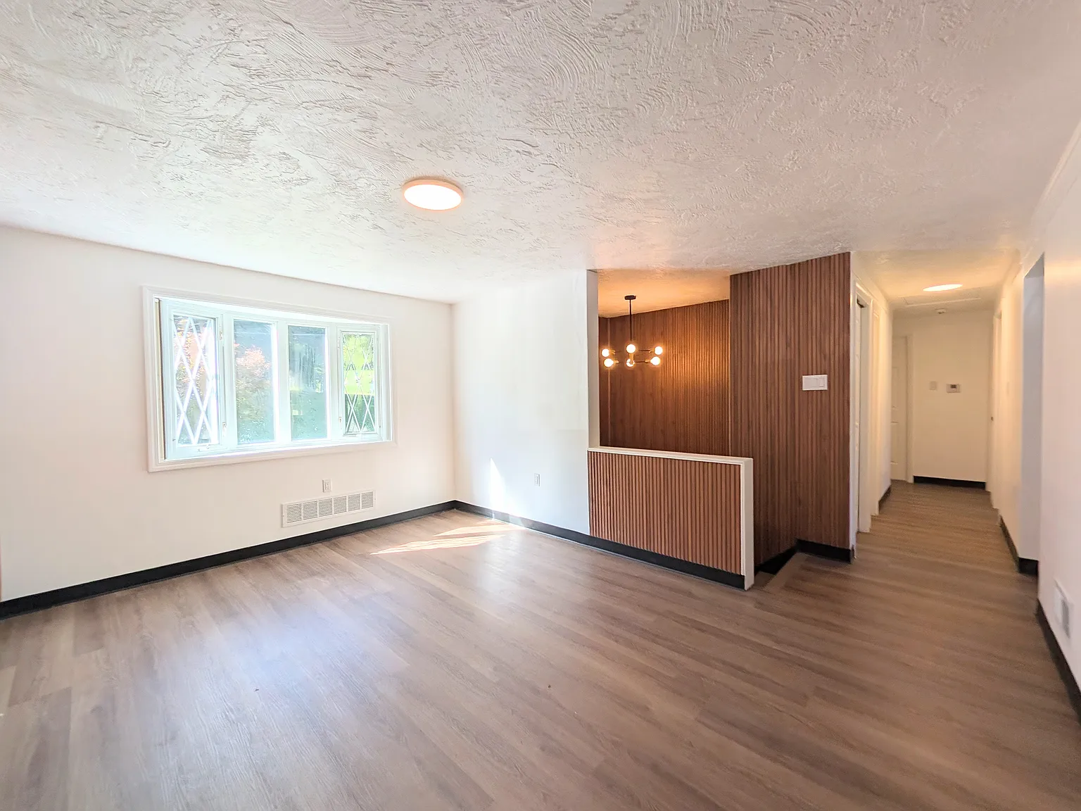 3 bed, 1212 sqft, $1,749 — Photo 3