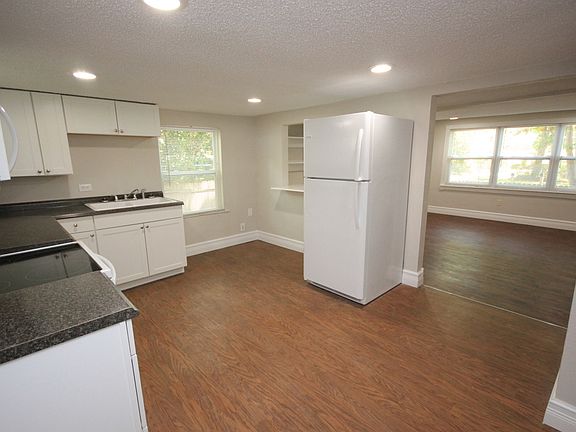3rd image of 603 6th St NE #C