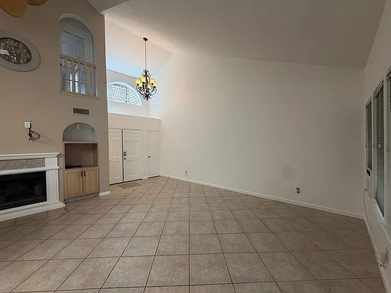 2911 Country Club Dr — Photo 8