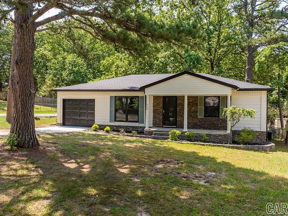 1st image of 210 Bluff View Dr