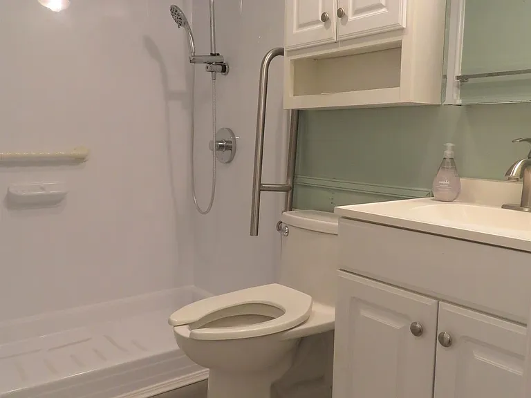 126 Berwick Pl #23B — Photo 11