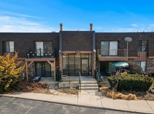 605 Limerick Ln APT 2B, Schaumburg, IL 60193