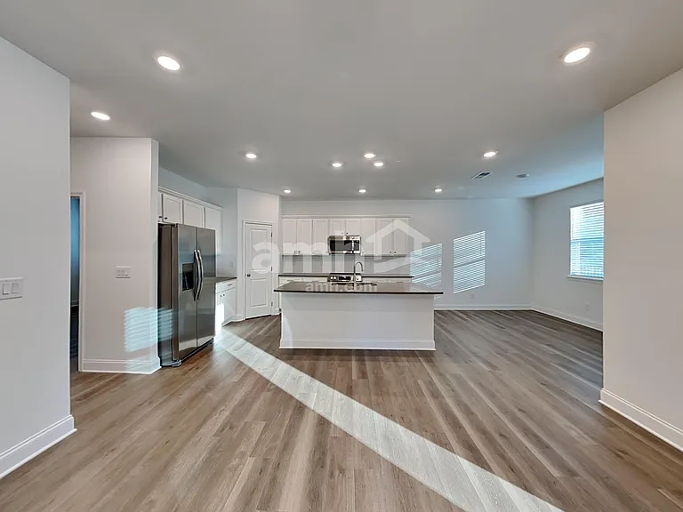 1039 Highland Walk — Photo 9